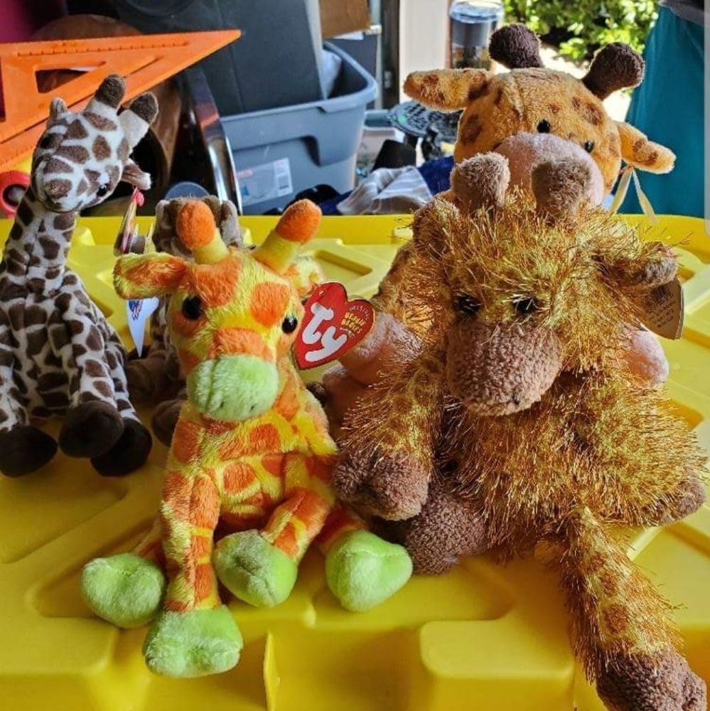 GIRAFFE LOT of 5 plush. 4 TY and 1 Coke Cola